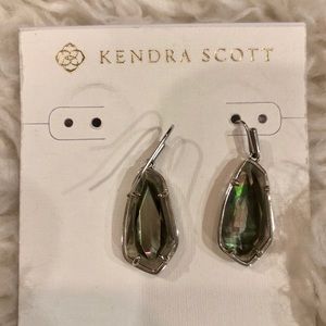 Kendra Scott Jewelry - Kendra Scott Black Pearl Camila Earrings Kendra Scott Jewelry - Kendra Scott Black Pearl Camila Earrings